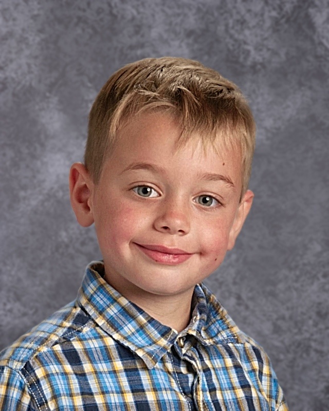 0029 Clark Dylan 01 - Bluffview Montessori School