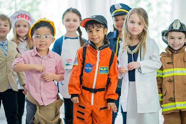 Career Day Ideas Activities Article 600X400 1 - Bluffview Montessori School